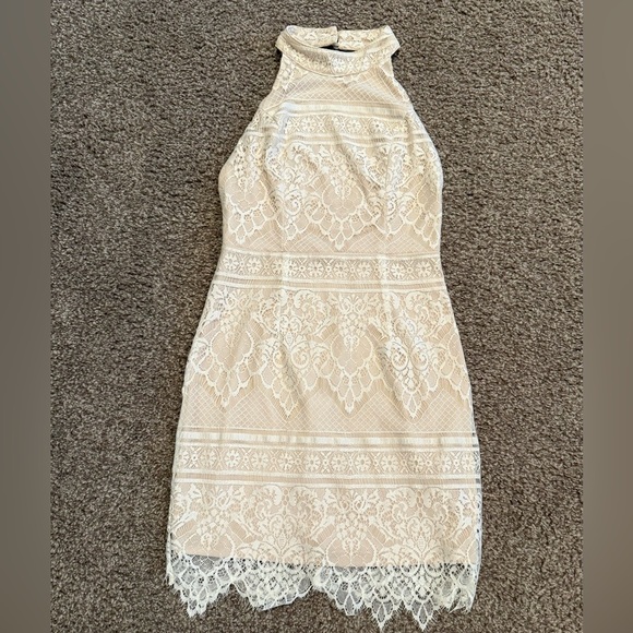 NWT Elegant Ivory Lace Backless  Mini Dress. Small - Picture 1 of 6